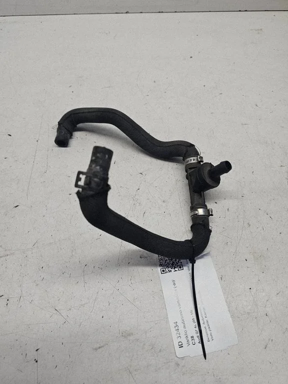 Engine coolant pipe/hose