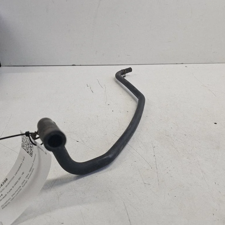Engine coolant pipe/hose