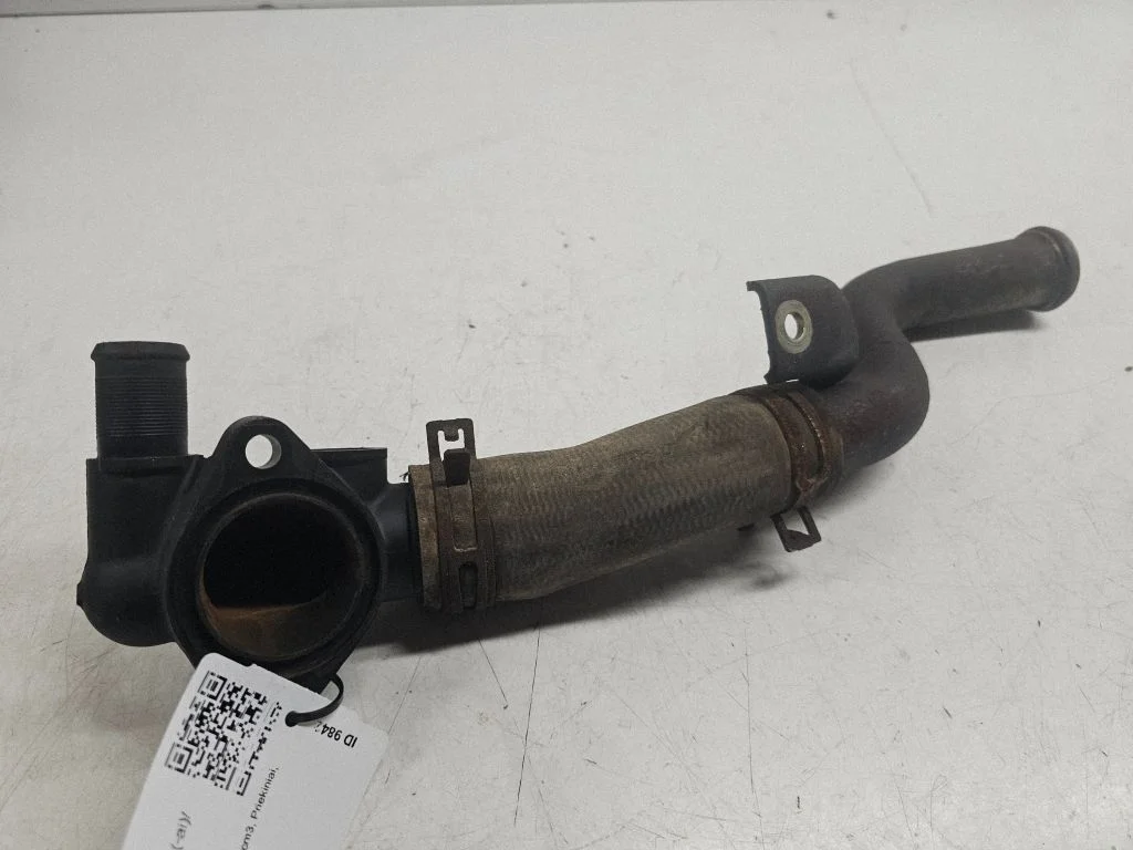 Engine coolant pipe/hose