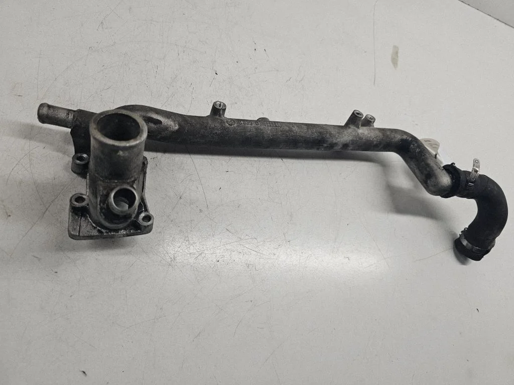 Engine coolant pipe/hose B833