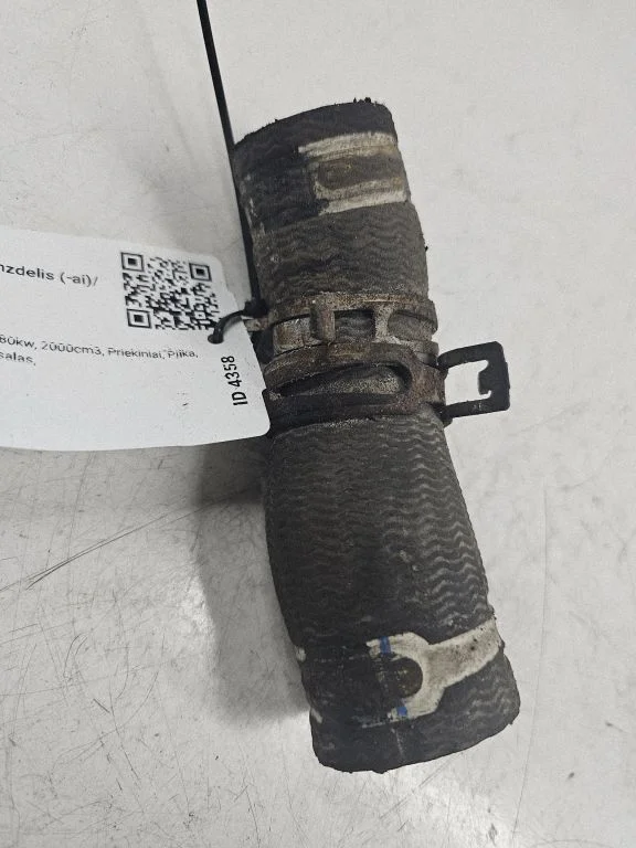 Engine coolant pipe/hose