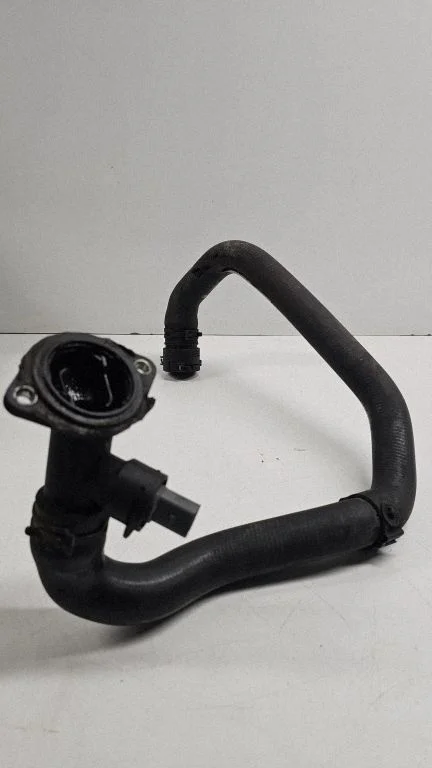 Engine coolant pipe/hose