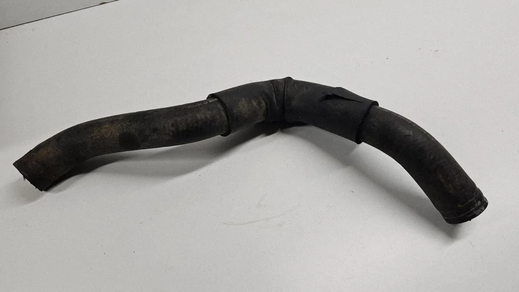 Variklio aušinimo vamzdelis (-ai)/ žarna (-os)