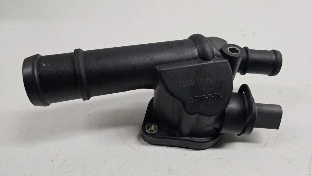 Engine coolant pipe/hose