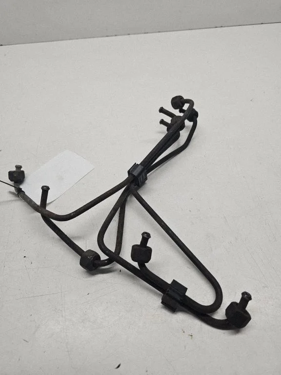 Degalų tiekimo į purkštukus vamzdelis (-iai)