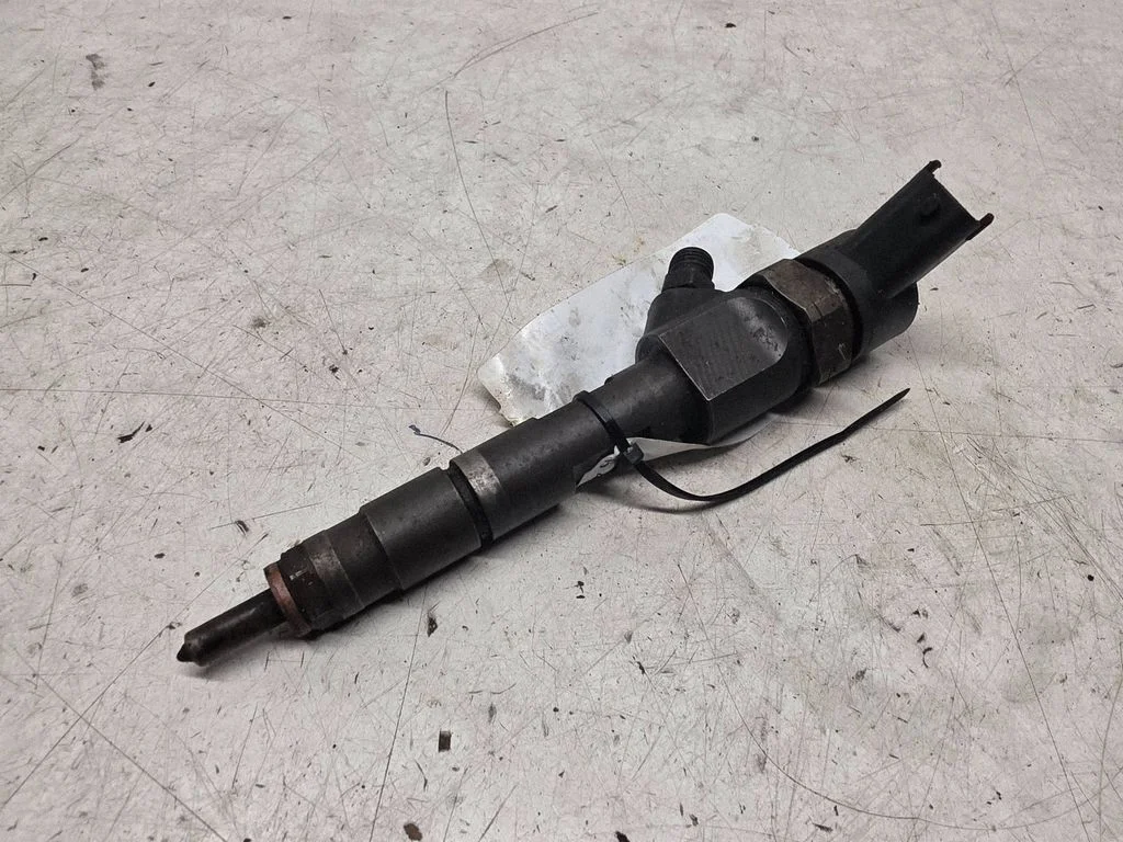 Fuel injector 8200100272
