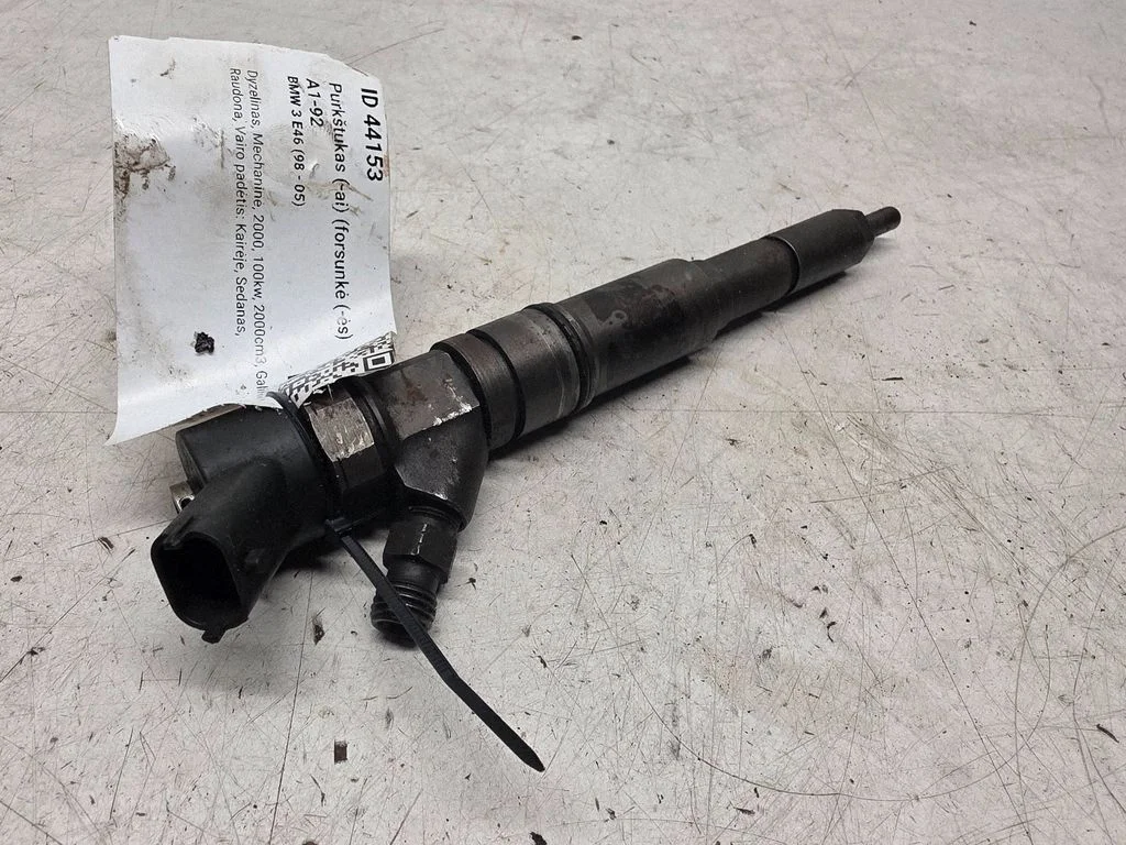 Fuel injector 7785984