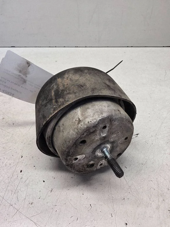 Engine mount bracket 114868620