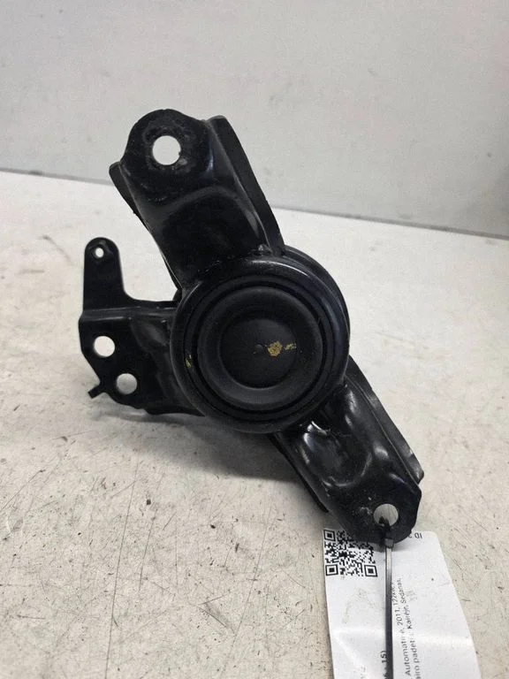 Engine mount bracket 218102T000