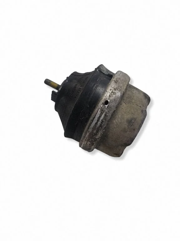 Engine mount bracket 8D0199379E