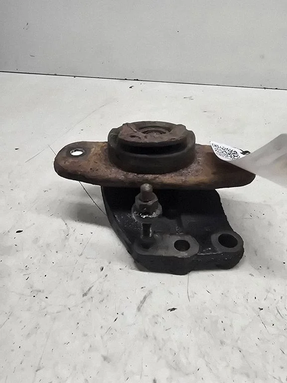 Engine mount bracket