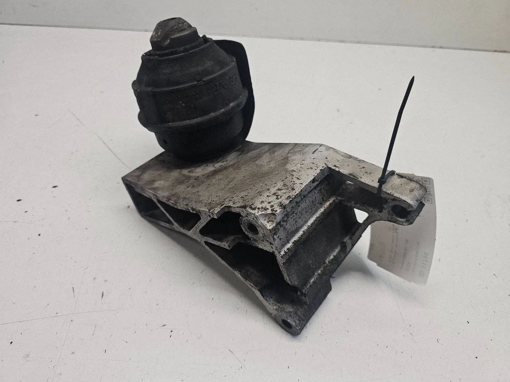 Engine mount bracket 30666175