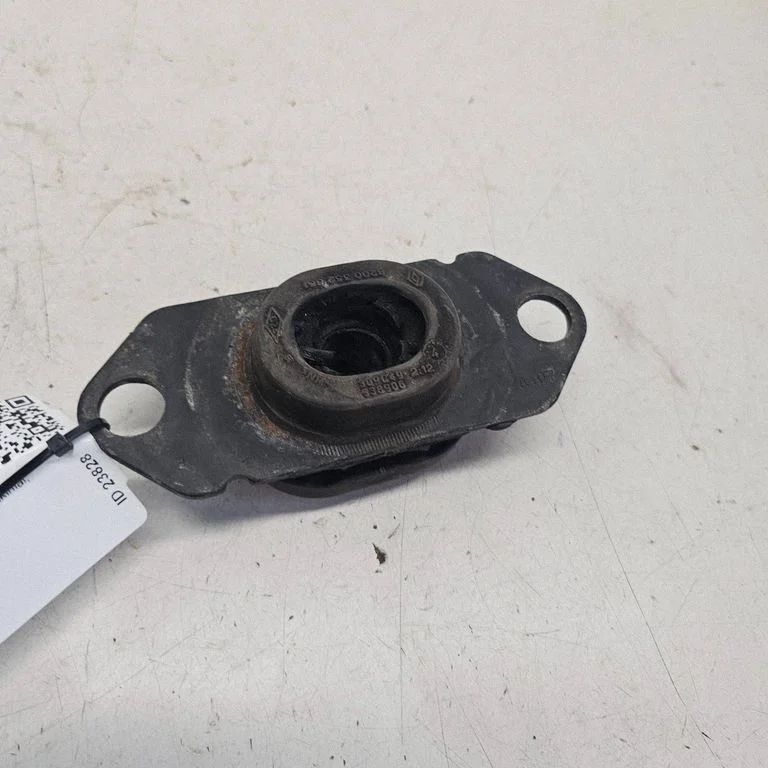Engine mount bracket – Renault Scenic II - Grand scenic II (2003-2006)