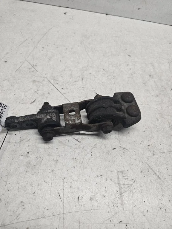 Engine mount bracket 9445335