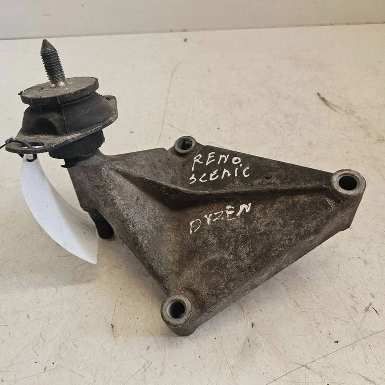 Engine mount bracket 7700788318C