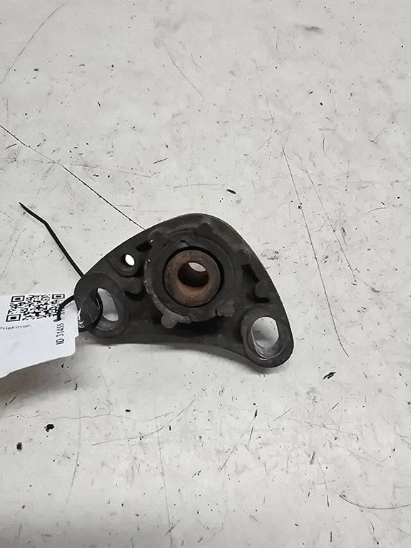 Engine mount bracket 8666204