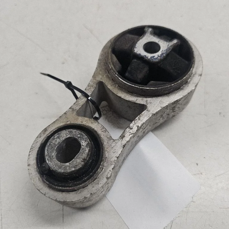 Engine mount bracket 8200008215