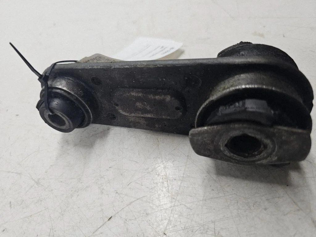 Engine mount bracket