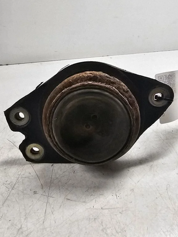 Engine mount bracket