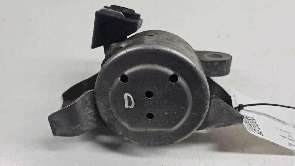 Engine mount bracket 13234017