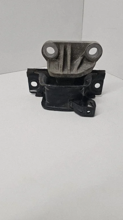 Engine mount bracket