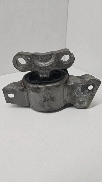 Engine mount bracket 468646740