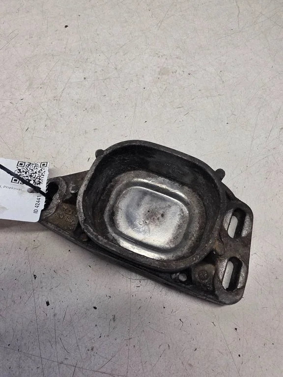 Engine mounting bracket 8E0199335A