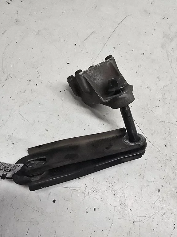 Engine mounting bracket 30645245