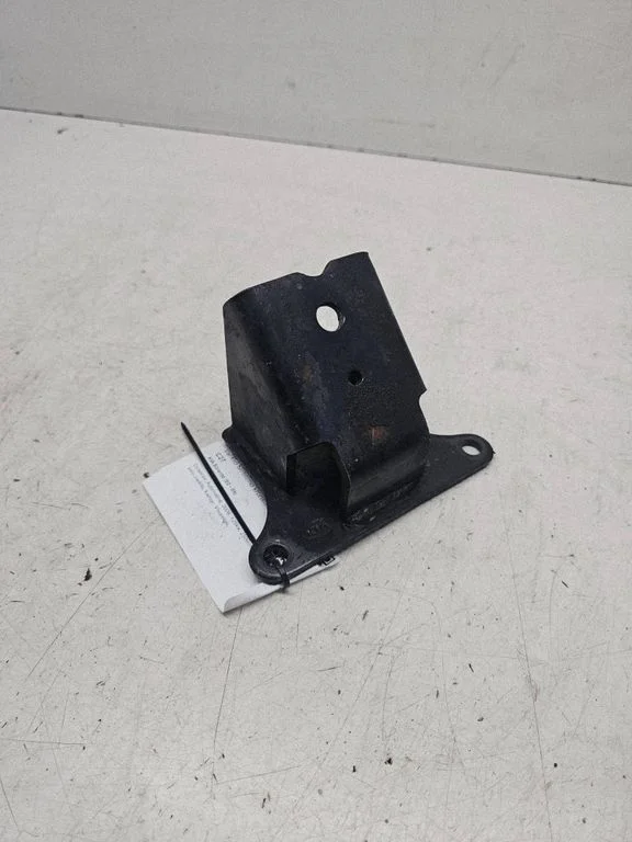 Engine mounting bracket – KIA Sorento (2002-2009)