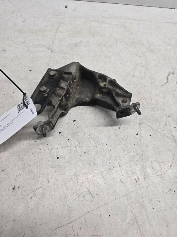 Engine mounting bracket 9635959380