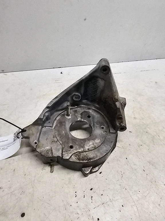 Engine mounting bracket 96389217