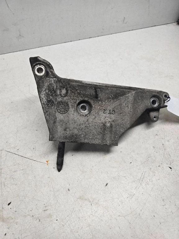 Engine mounting bracket – Hyundai Santa Fe (2006-2012)