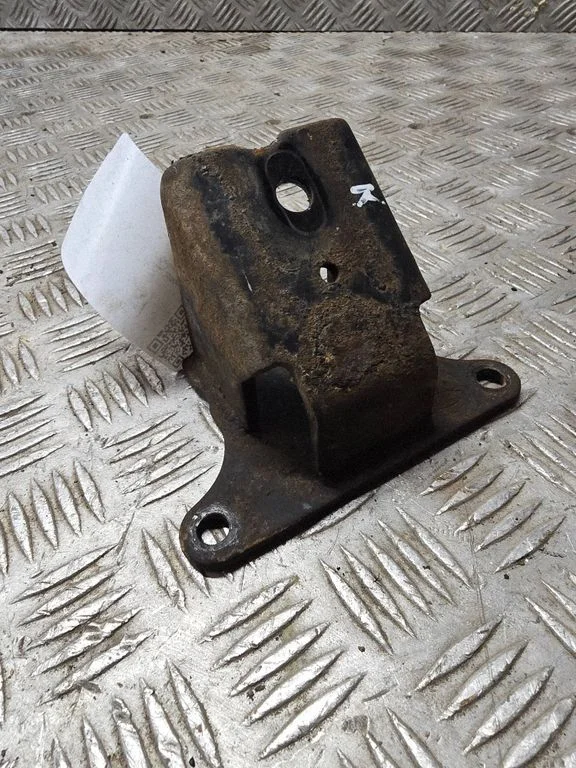 Engine mounting bracket – KIA Sorento (2002-2009)