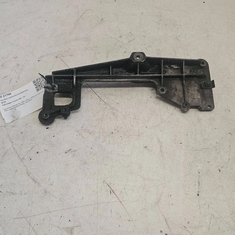 Engine mounting bracket – Volkswagen Touran I (2003-2010)