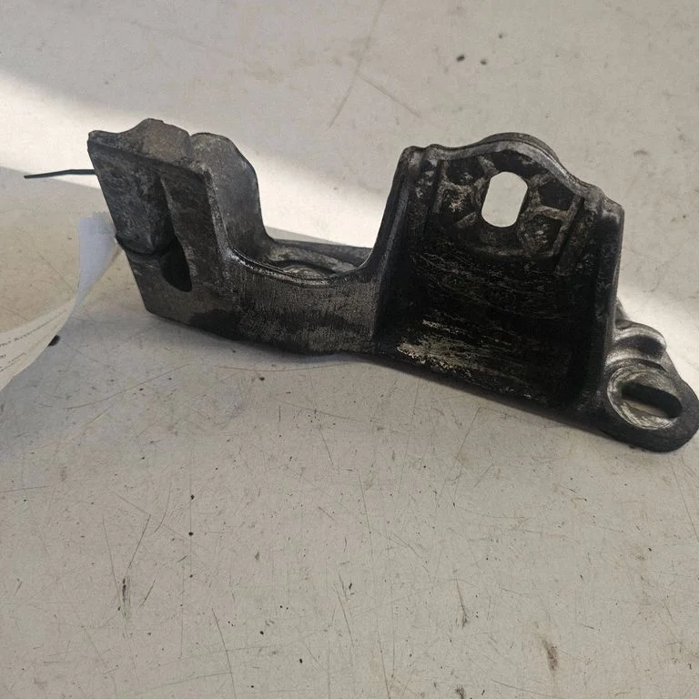 Engine mounting bracket 7M3199600A