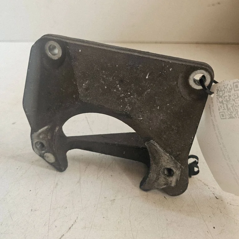 Engine mounting bracket 22116761117