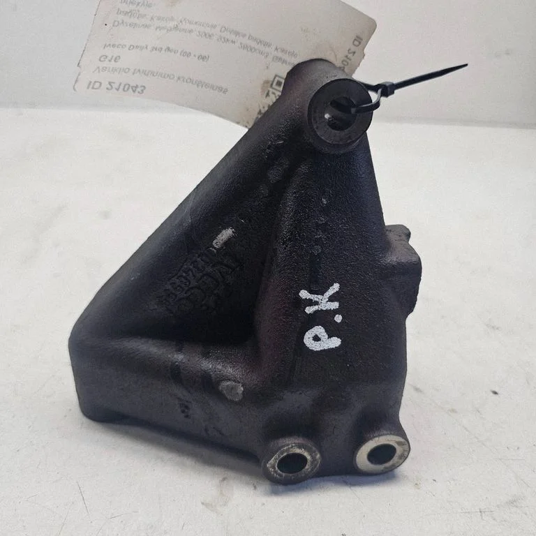 Engine mounting bracket 500346555