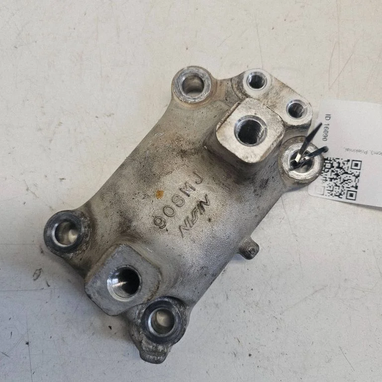 Engine mounting bracket 90SMJ