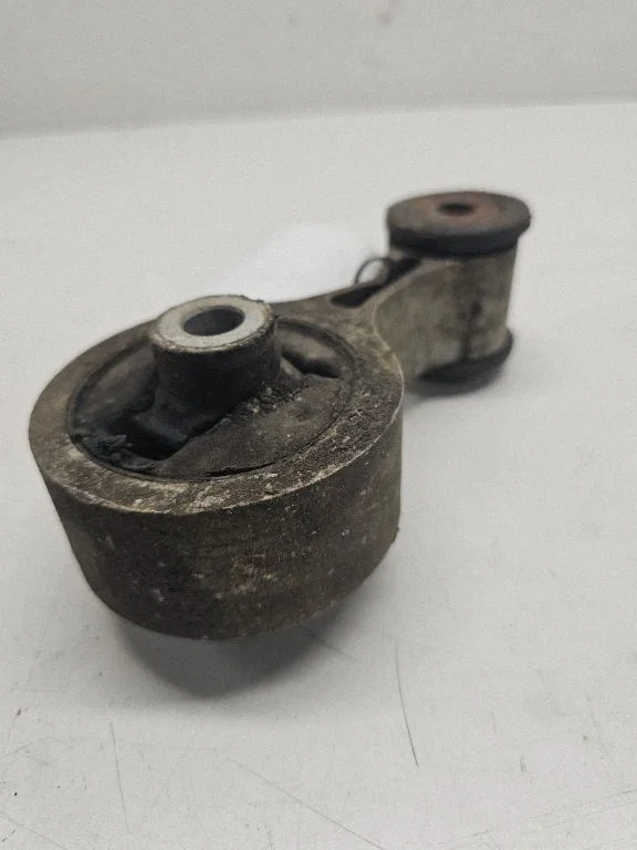 Engine mount bracket