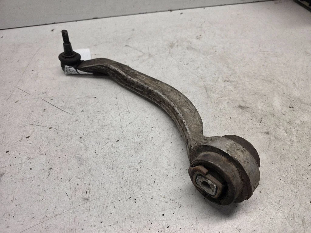 Front lower control arm/wishbone 4D0407695J