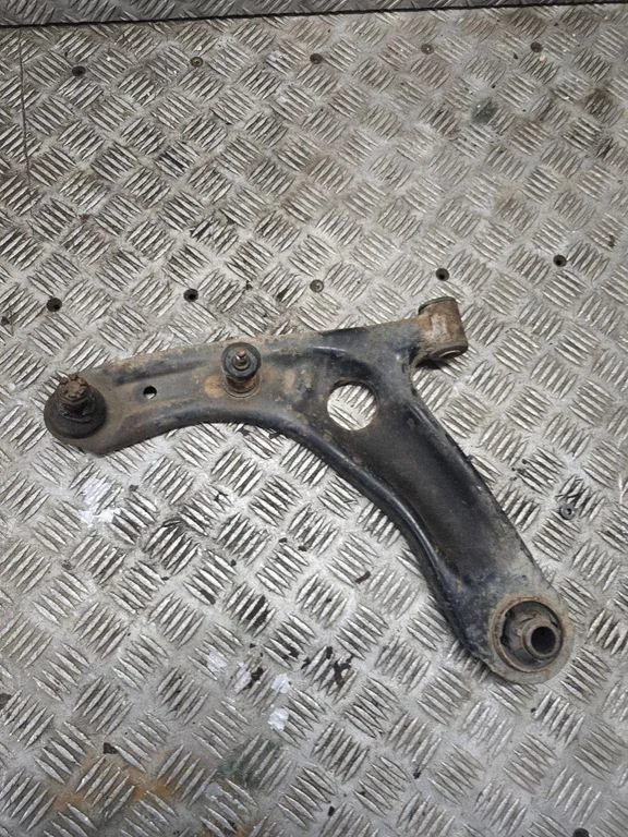 Front lower control arm/wishbone – left