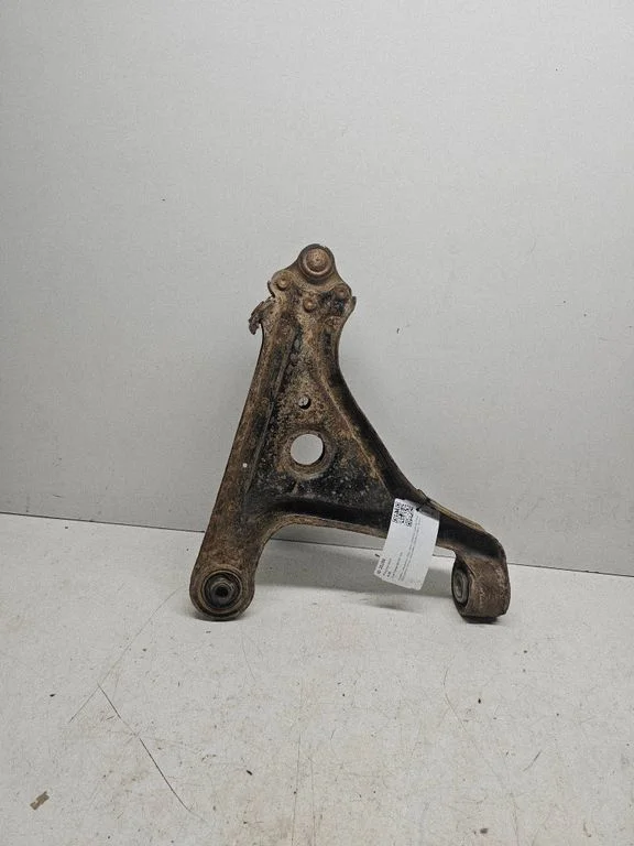 Front lower control arm/wishbone – right