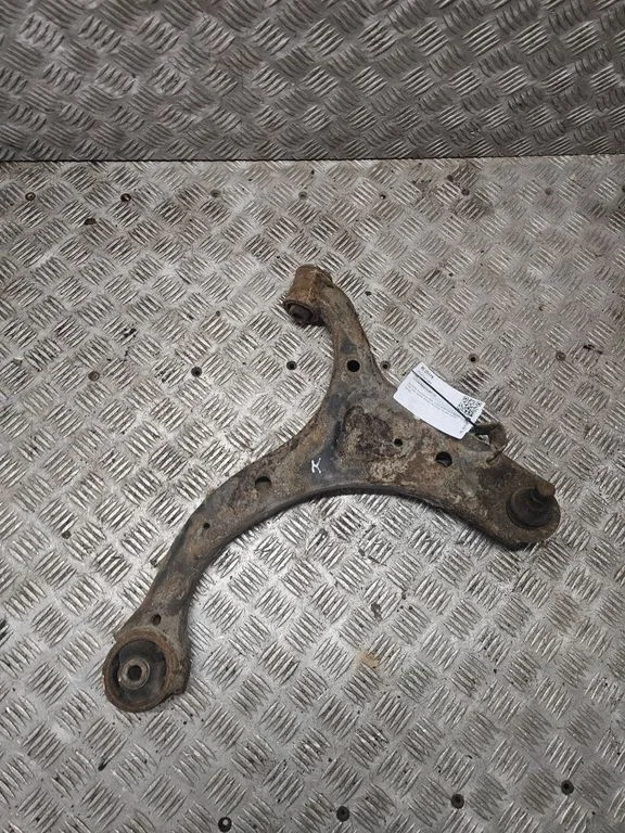 Front lower control arm/wishbone – left