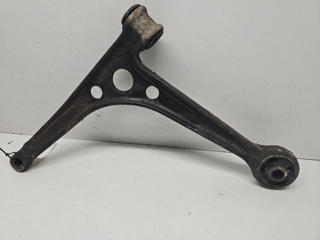 Front lower control arm/wishbone – right
