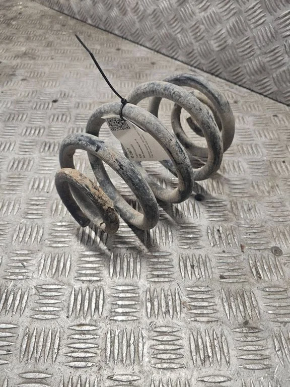 Rear coil spring – Seat Alhambra (Mk1) (1996-2010)
