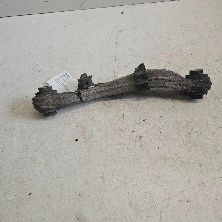 Rear upper control arm/wishbone – rear right