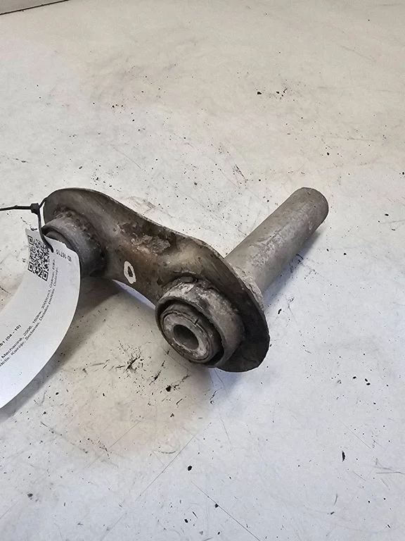 Rear upper control arm/wishbone – rear right