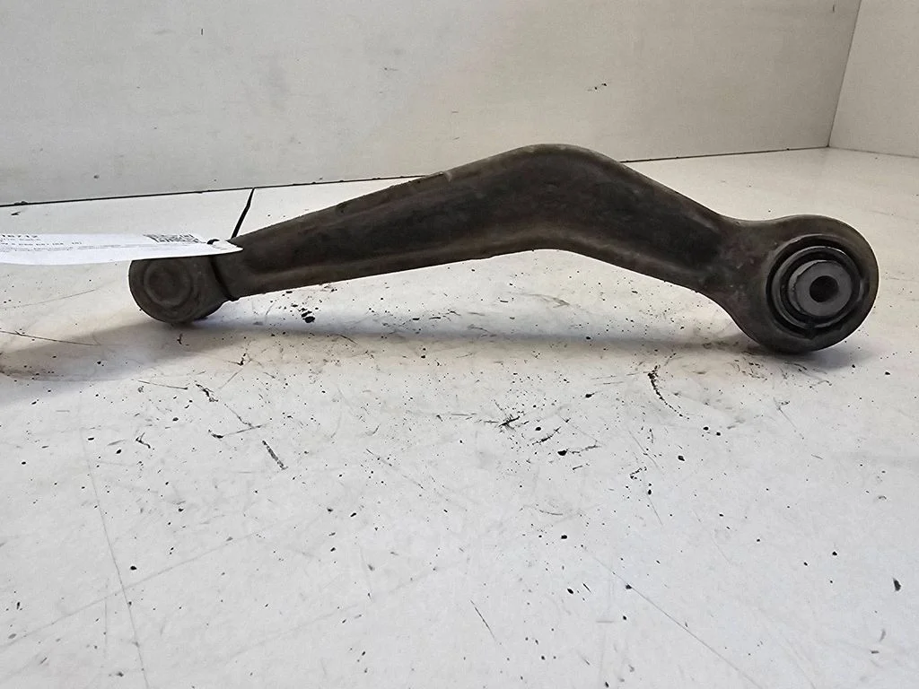 Rear upper control arm/wishbone – rear right