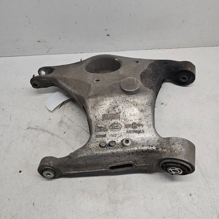 Rear upper control arm/wishbone – rear left