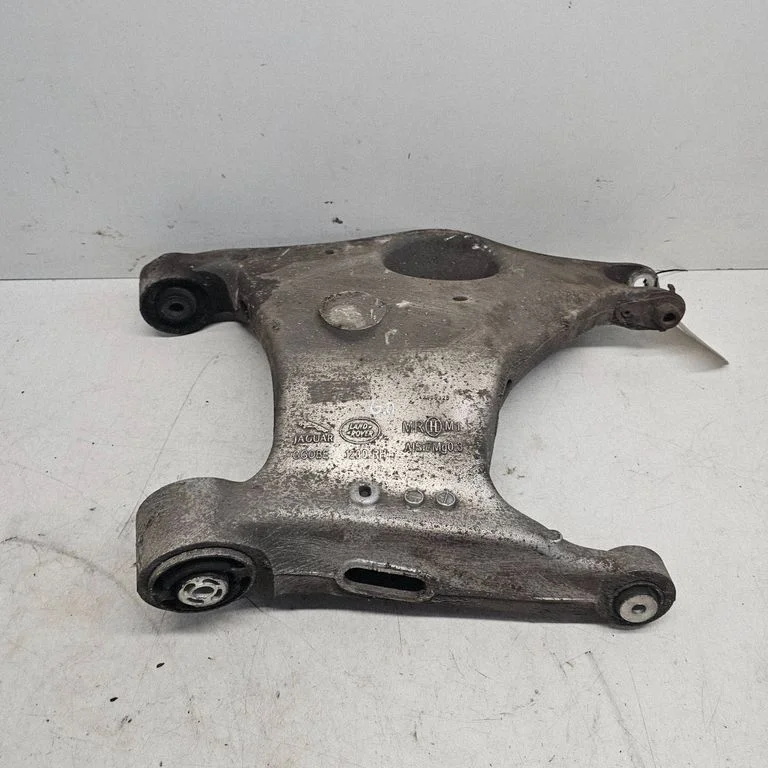 Rear upper control arm/wishbone – rear right